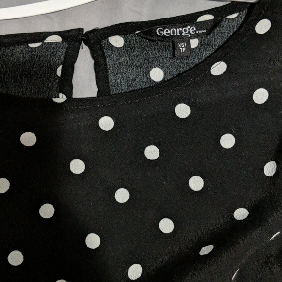 Blouse with white dots - Picture 2 of 2